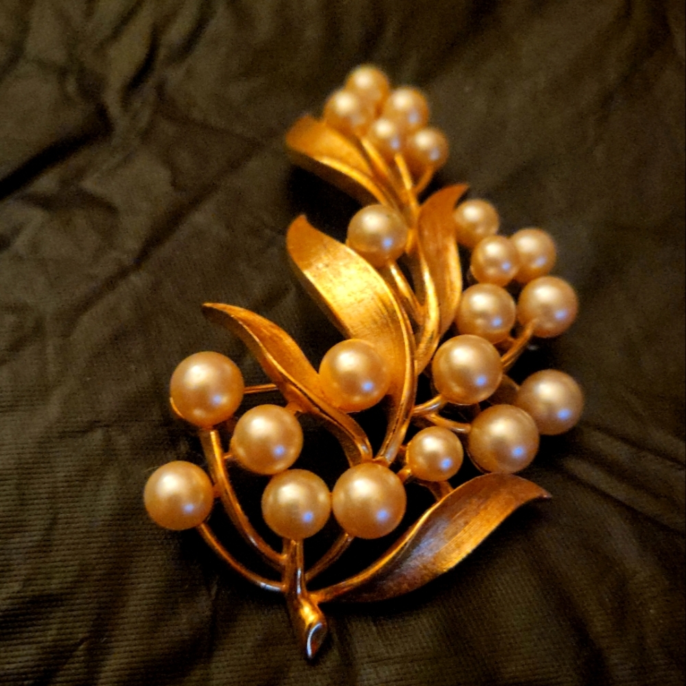 Vintage Trifari Gold and Pearl Brooch
